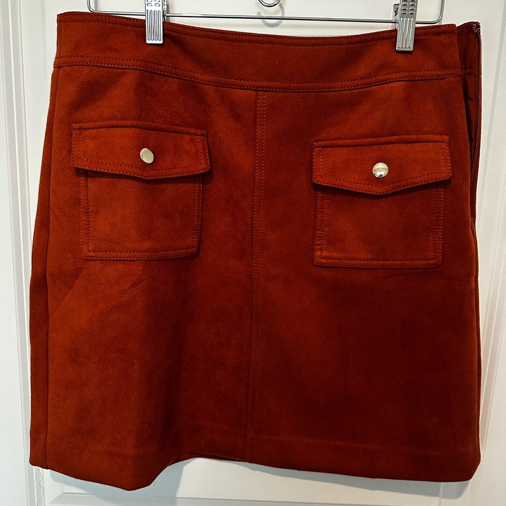 LOFT Rust skirt with front pockets